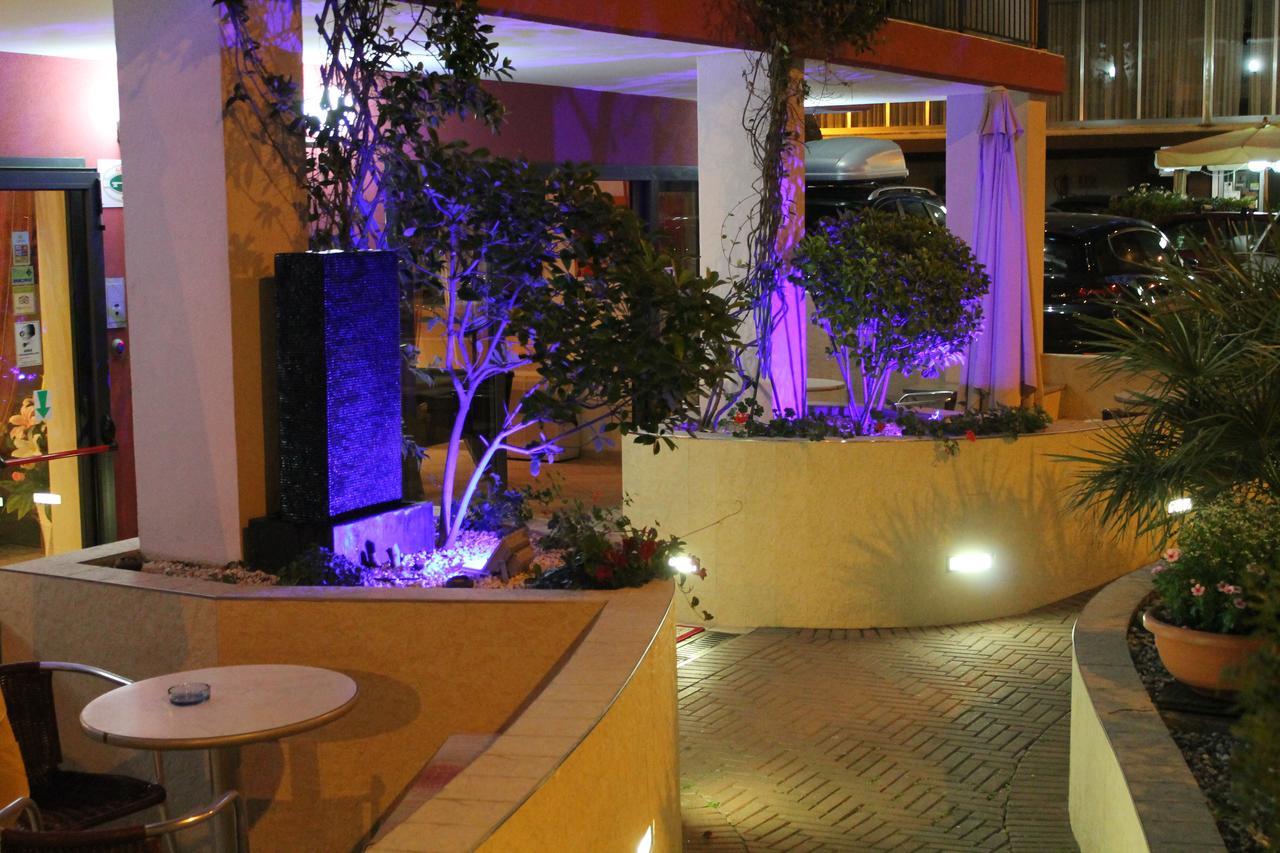 Hotel Oblio Rimini Exterior foto