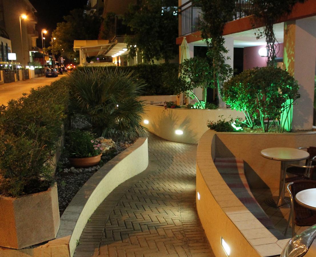 Hotel Oblio Rimini Exterior foto